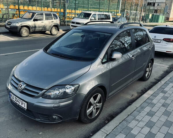 Сірий Фольксваген Golf Plus, об'ємом двигуна 1.4 л та пробігом 197 тис. км за 6000 $, фото 1 на Automoto.ua