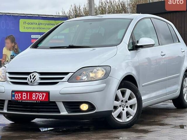 Серый Фольксваген Гольф Плюс, объемом двигателя 1.6 л и пробегом 205 тыс. км за 6650 $, фото 1 на Automoto.ua