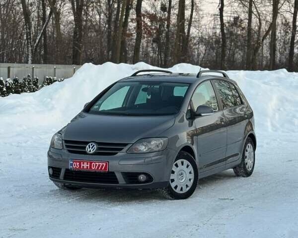 Серый Фольксваген Гольф Плюс, объемом двигателя 1.4 л и пробегом 217 тыс. км за 5900 $, фото 1 на Automoto.ua