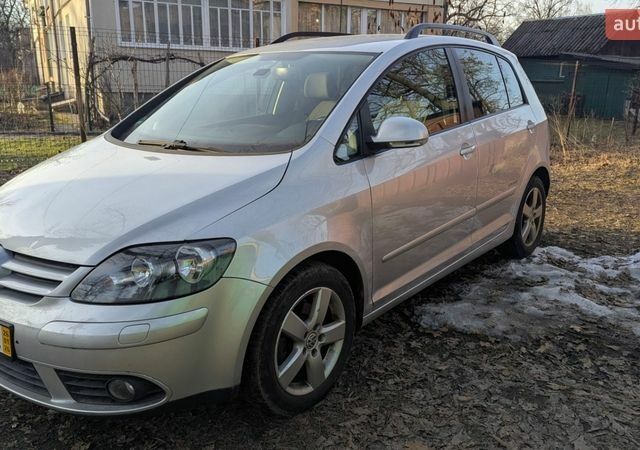 Серый Фольксваген Гольф Плюс, объемом двигателя 1.4 л и пробегом 246 тыс. км за 5700 $, фото 1 на Automoto.ua