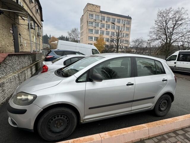 Серый Фольксваген Гольф Плюс, объемом двигателя 1.6 л и пробегом 245 тыс. км за 6200 $, фото 1 на Automoto.ua