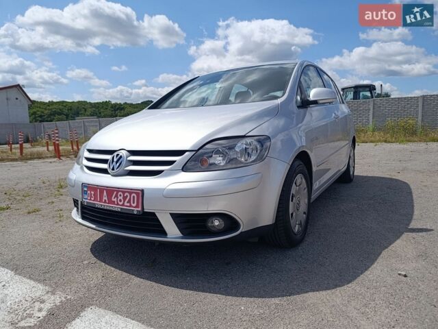 Сірий Фольксваген Golf Plus, об'ємом двигуна 1.6 л та пробігом 241 тис. км за 7500 $, фото 1 на Automoto.ua
