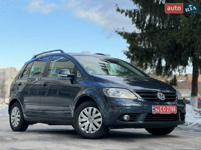 Серый Фольксваген Гольф Плюс, объемом двигателя 1.6 л и пробегом 196 тыс. км за 8199 $, фото 1 на Automoto.ua