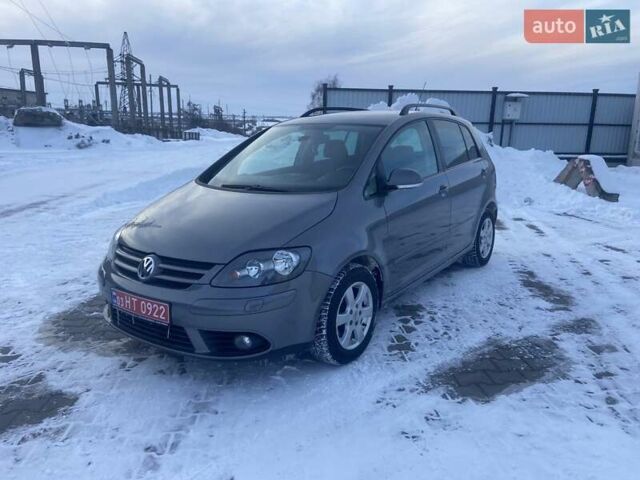 Серый Фольксваген Гольф Плюс, объемом двигателя 1.6 л и пробегом 165 тыс. км за 6480 $, фото 1 на Automoto.ua