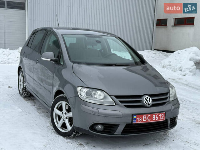 Серый Фольксваген Гольф Плюс, объемом двигателя 1.4 л и пробегом 217 тыс. км за 5499 $, фото 1 на Automoto.ua