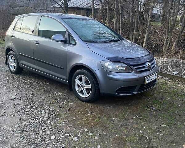 Серый Фольксваген Гольф Плюс, объемом двигателя 1.6 л и пробегом 152 тыс. км за 5500 $, фото 1 на Automoto.ua