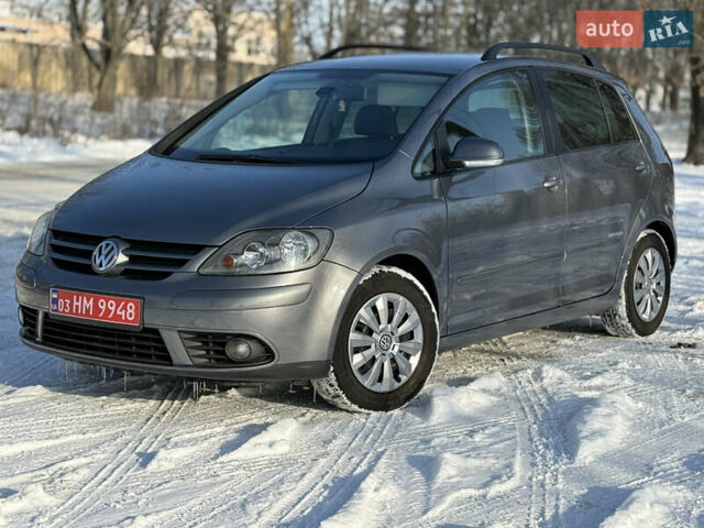 Серый Фольксваген Гольф Плюс, объемом двигателя 1.6 л и пробегом 225 тыс. км за 7300 $, фото 1 на Automoto.ua