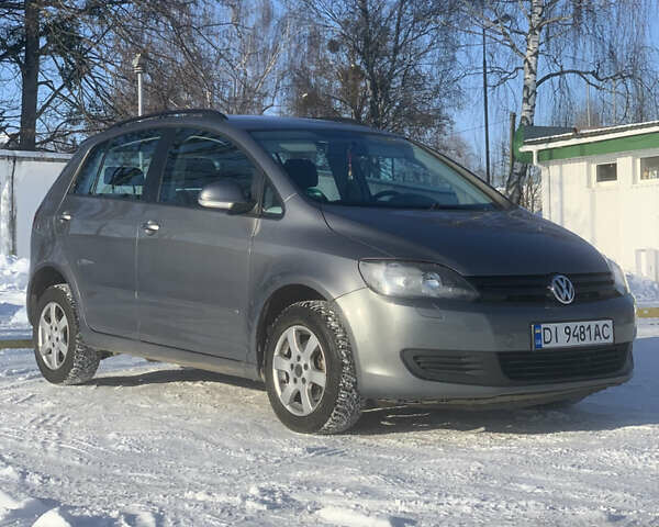 Серый Фольксваген Гольф Плюс, объемом двигателя 1.6 л и пробегом 312 тыс. км за 5800 $, фото 1 на Automoto.ua