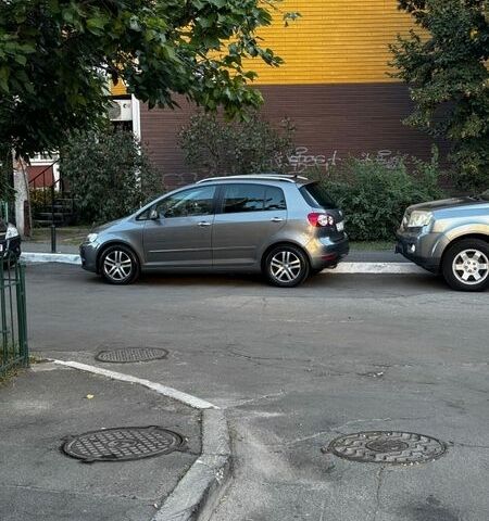 Серый Фольксваген Гольф Плюс, объемом двигателя 1.4 л и пробегом 220 тыс. км за 6400 $, фото 1 на Automoto.ua