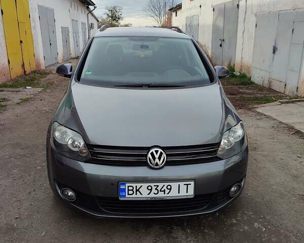 Серый Фольксваген Гольф Плюс, объемом двигателя 1.6 л и пробегом 257 тыс. км за 7700 $, фото 1 на Automoto.ua