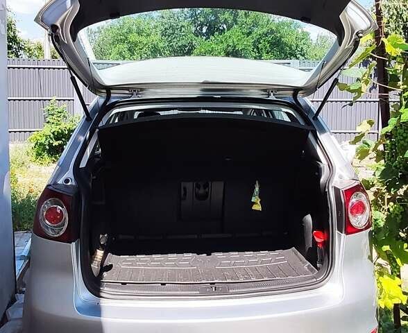 Серый Фольксваген Гольф Плюс, объемом двигателя 1.6 л и пробегом 145 тыс. км за 8000 $, фото 1 на Automoto.ua