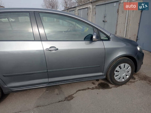 Сірий Фольксваген Golf Plus, об'ємом двигуна 1.6 л та пробігом 235 тис. км за 5500 $, фото 1 на Automoto.ua