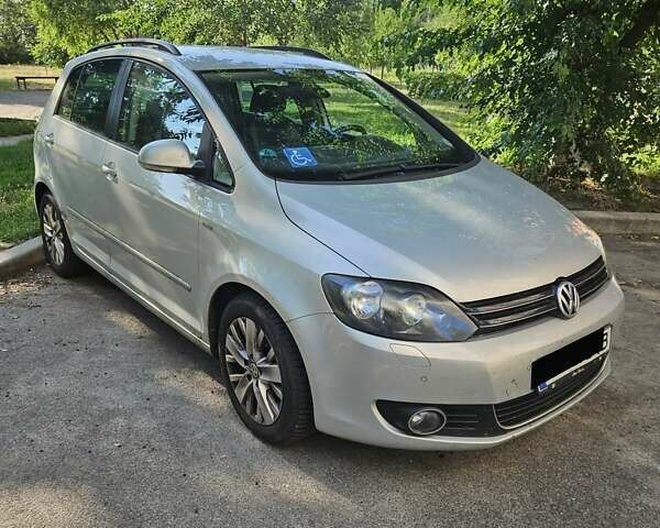 Серый Фольксваген Гольф Плюс, объемом двигателя 1.6 л и пробегом 113 тыс. км за 13500 $, фото 1 на Automoto.ua