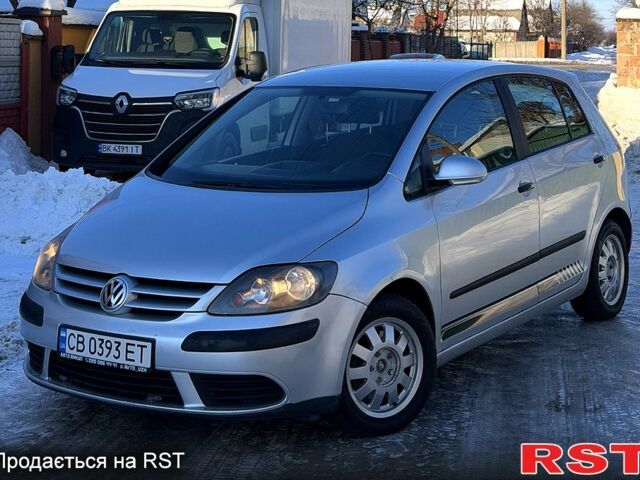 Серый Фольксваген Гольф Плюс, объемом двигателя 1.6 л и пробегом 300 тыс. км за 4750 $, фото 1 на Automoto.ua