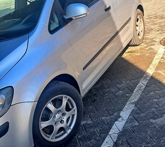 Сірий Фольксваген Golf Plus, об'ємом двигуна 1.6 л та пробігом 292 тис. км за 5600 $, фото 1 на Automoto.ua