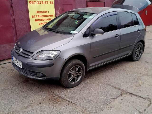 Сірий Фольксваген Golf Plus, об'ємом двигуна 1.6 л та пробігом 250 тис. км за 6000 $, фото 1 на Automoto.ua