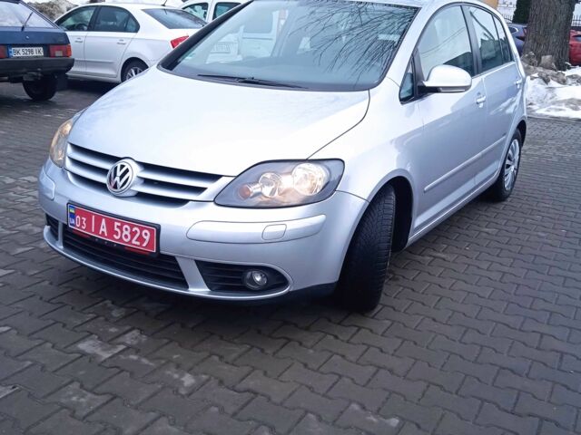 Серый Фольксваген Гольф Плюс, объемом двигателя 1.6 л и пробегом 204 тыс. км за 5500 $, фото 1 на Automoto.ua