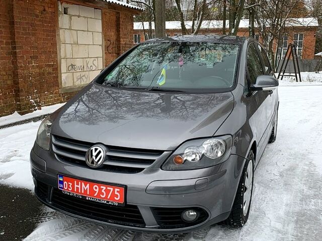 Серый Фольксваген Гольф Плюс, объемом двигателя 1.6 л и пробегом 20600 тыс. км за 5999 $, фото 1 на Automoto.ua