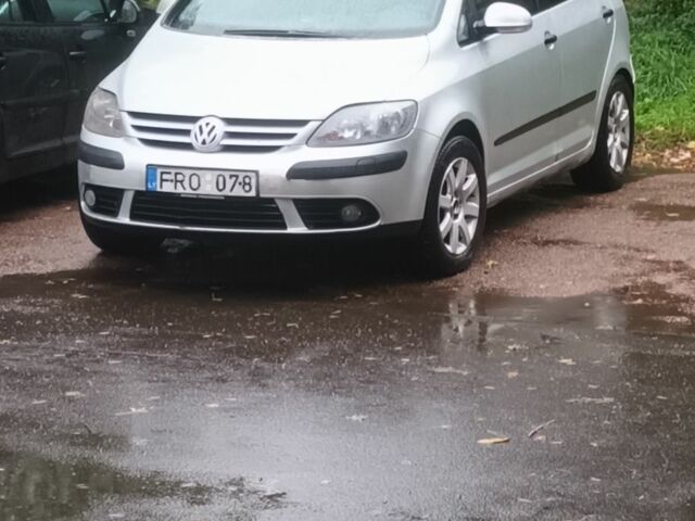 Серый Фольксваген Гольф Плюс, объемом двигателя 1 л и пробегом 333 тыс. км за 2200 $, фото 1 на Automoto.ua