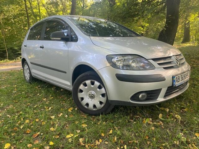 Серый Фольксваген Гольф Плюс, объемом двигателя 1.6 л и пробегом 220 тыс. км за 6900 $, фото 1 на Automoto.ua