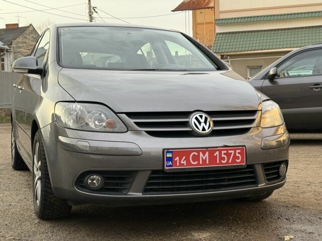 Серый Фольксваген Гольф Плюс, объемом двигателя 1.4 л и пробегом 220 тыс. км за 4999 $, фото 1 на Automoto.ua