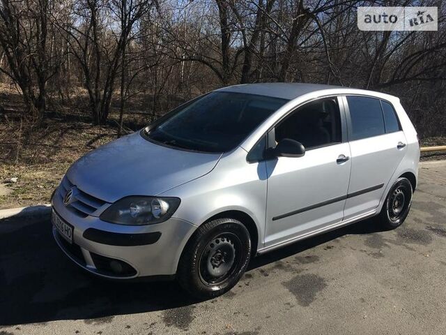 Сірий Фольксваген Golf Plus, об'ємом двигуна 1.6 л та пробігом 215 тис. км за 8800 $, фото 1 на Automoto.ua