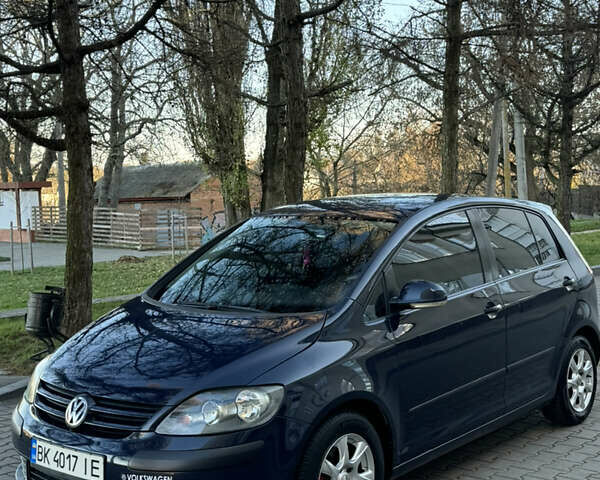 Синий Фольксваген Гольф Плюс, объемом двигателя 1.6 л и пробегом 282 тыс. км за 4500 $, фото 1 на Automoto.ua