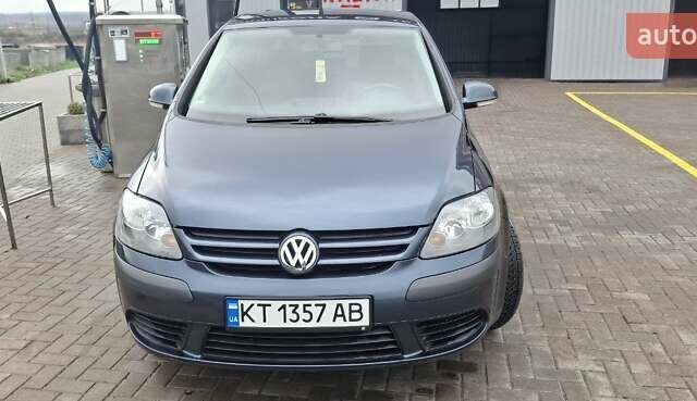 Синий Фольксваген Гольф Плюс, объемом двигателя 1.6 л и пробегом 229 тыс. км за 5000 $, фото 1 на Automoto.ua