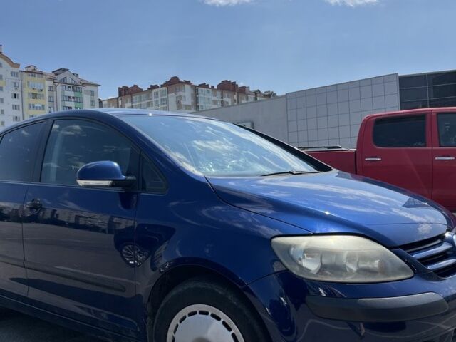 Синий Фольксваген Гольф Плюс, объемом двигателя 1.6 л и пробегом 203 тыс. км за 5000 $, фото 1 на Automoto.ua