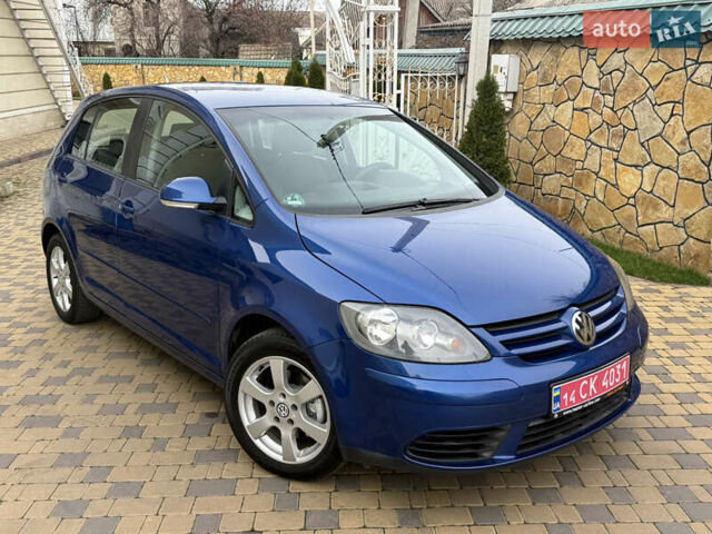 Синий Фольксваген Гольф Плюс, объемом двигателя 1.6 л и пробегом 202 тыс. км за 5999 $, фото 1 на Automoto.ua