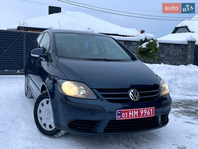 Синий Фольксваген Гольф Плюс, объемом двигателя 1.6 л и пробегом 214 тыс. км за 5250 $, фото 1 на Automoto.ua
