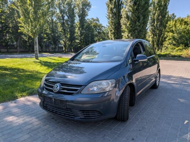 Синий Фольксваген Гольф Плюс, объемом двигателя 1.9 л и пробегом 300 тыс. км за 2500 $, фото 1 на Automoto.ua