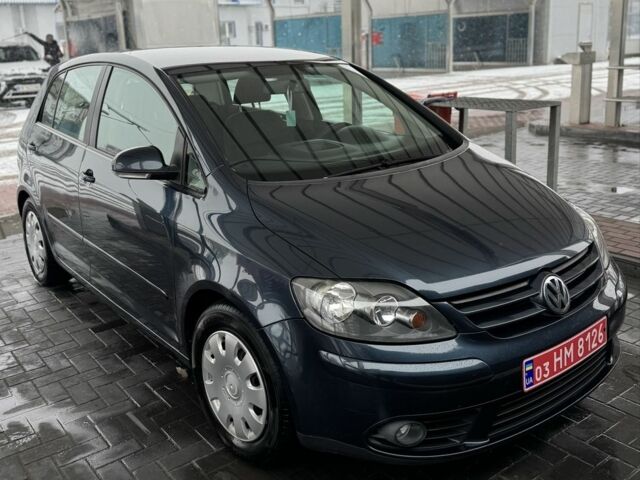 Синий Фольксваген Гольф Плюс, объемом двигателя 1.6 л и пробегом 300 тыс. км за 5900 $, фото 1 на Automoto.ua