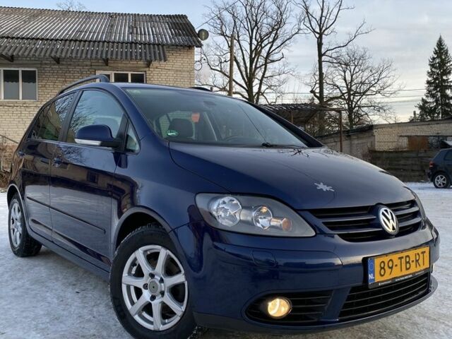 Синий Фольксваген Гольф Плюс, объемом двигателя 1.4 л и пробегом 230 тыс. км за 5950 $, фото 1 на Automoto.ua