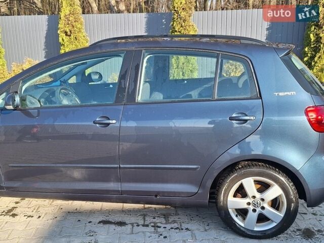 Синий Фольксваген Гольф Плюс, объемом двигателя 1.6 л и пробегом 283 тыс. км за 8000 $, фото 1 на Automoto.ua