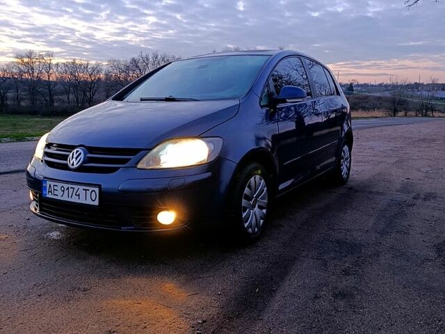 Синий Фольксваген Гольф Плюс, объемом двигателя 1.6 л и пробегом 290 тыс. км за 5800 $, фото 1 на Automoto.ua