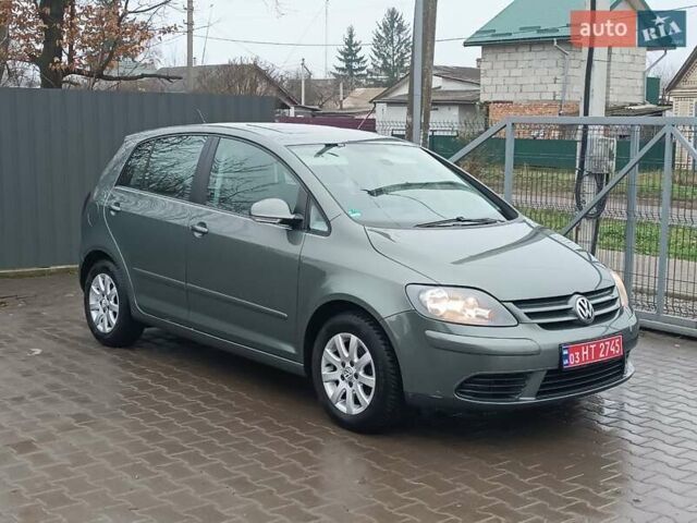 Зеленый Фольксваген Гольф Плюс, объемом двигателя 1.6 л и пробегом 212 тыс. км за 6399 $, фото 1 на Automoto.ua