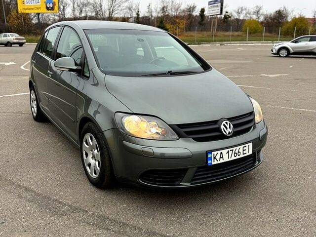 Зеленый Фольксваген Гольф Плюс, объемом двигателя 1.4 л и пробегом 240 тыс. км за 6000 $, фото 1 на Automoto.ua