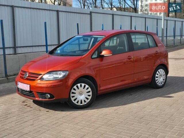 Помаранчевий Фольксваген Golf Plus, об'ємом двигуна 1.6 л та пробігом 211 тис. км за 8399 $, фото 1 на Automoto.ua