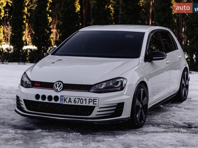 Белый Фольксваген Гольф Р, объемом двигателя 2 л и пробегом 180 тыс. км за 14999 $, фото 1 на Automoto.ua