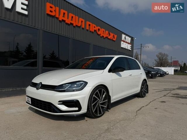 Белый Фольксваген Гольф Р, объемом двигателя 2 л и пробегом 85 тыс. км за 27800 $, фото 1 на Automoto.ua