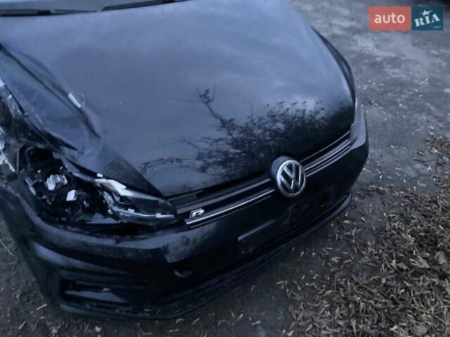 Черный Фольксваген Гольф Р, объемом двигателя 2 л и пробегом 95 тыс. км за 13999 $, фото 1 на Automoto.ua