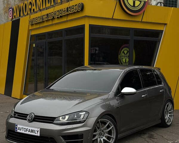 Серый Фольксваген Гольф Р, объемом двигателя 2 л и пробегом 193 тыс. км за 16000 $, фото 1 на Automoto.ua