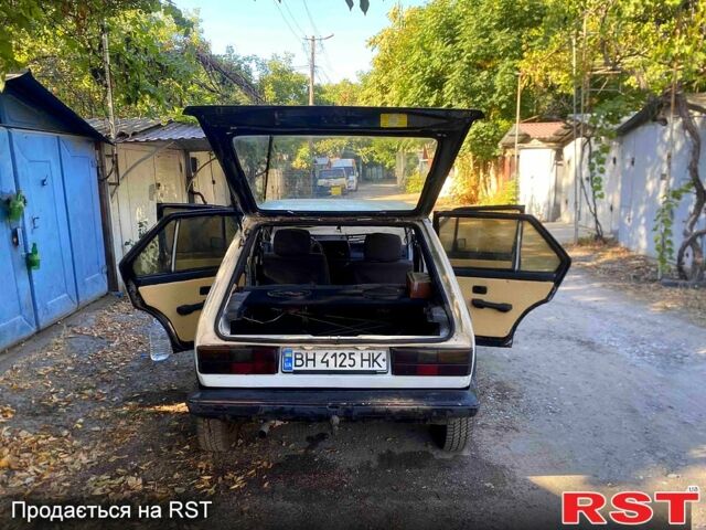 Білий Фольксваген Гольф, об'ємом двигуна 1.8 л та пробігом 210 тис. км за 1000 $, фото 1 на Automoto.ua