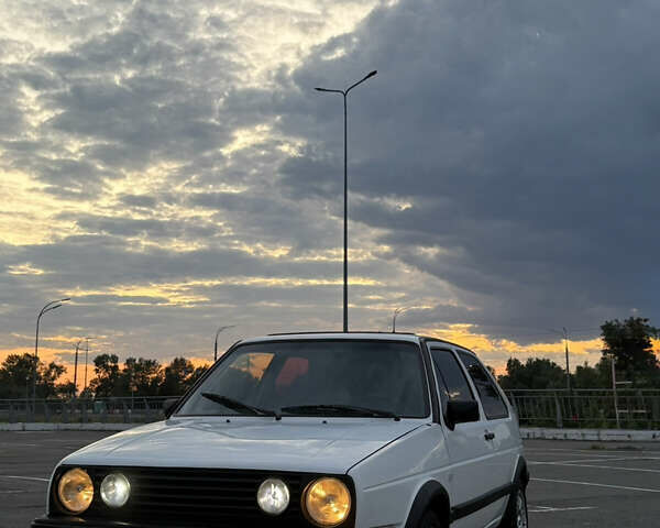 Белый Фольксваген Гольф, объемом двигателя 1.59 л и пробегом 384 тыс. км за 3000 $, фото 1 на Automoto.ua