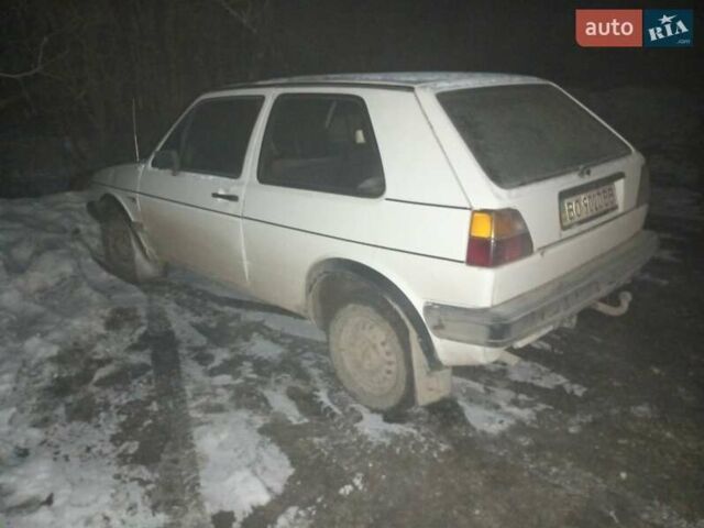 Белый Фольксваген Гольф, объемом двигателя 1.6 л и пробегом 100 тыс. км за 900 $, фото 1 на Automoto.ua