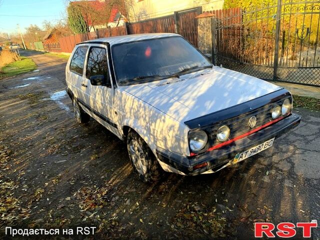 Белый Фольксваген Гольф, объемом двигателя 1.6 л и пробегом 200 тыс. км за 550 $, фото 1 на Automoto.ua