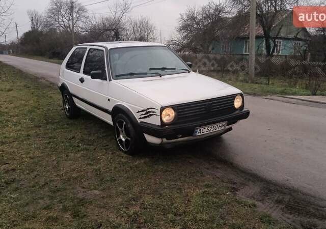 Белый Фольксваген Гольф, объемом двигателя 1.59 л и пробегом 369 тыс. км за 1250 $, фото 1 на Automoto.ua