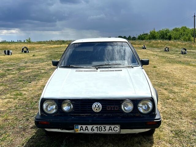 Белый Фольксваген Гольф, объемом двигателя 1.6 л и пробегом 250 тыс. км за 1350 $, фото 1 на Automoto.ua