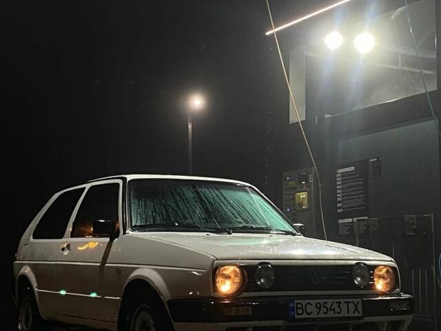 Белый Фольксваген Гольф, объемом двигателя 1.6 л и пробегом 300 тыс. км за 1200 $, фото 1 на Automoto.ua